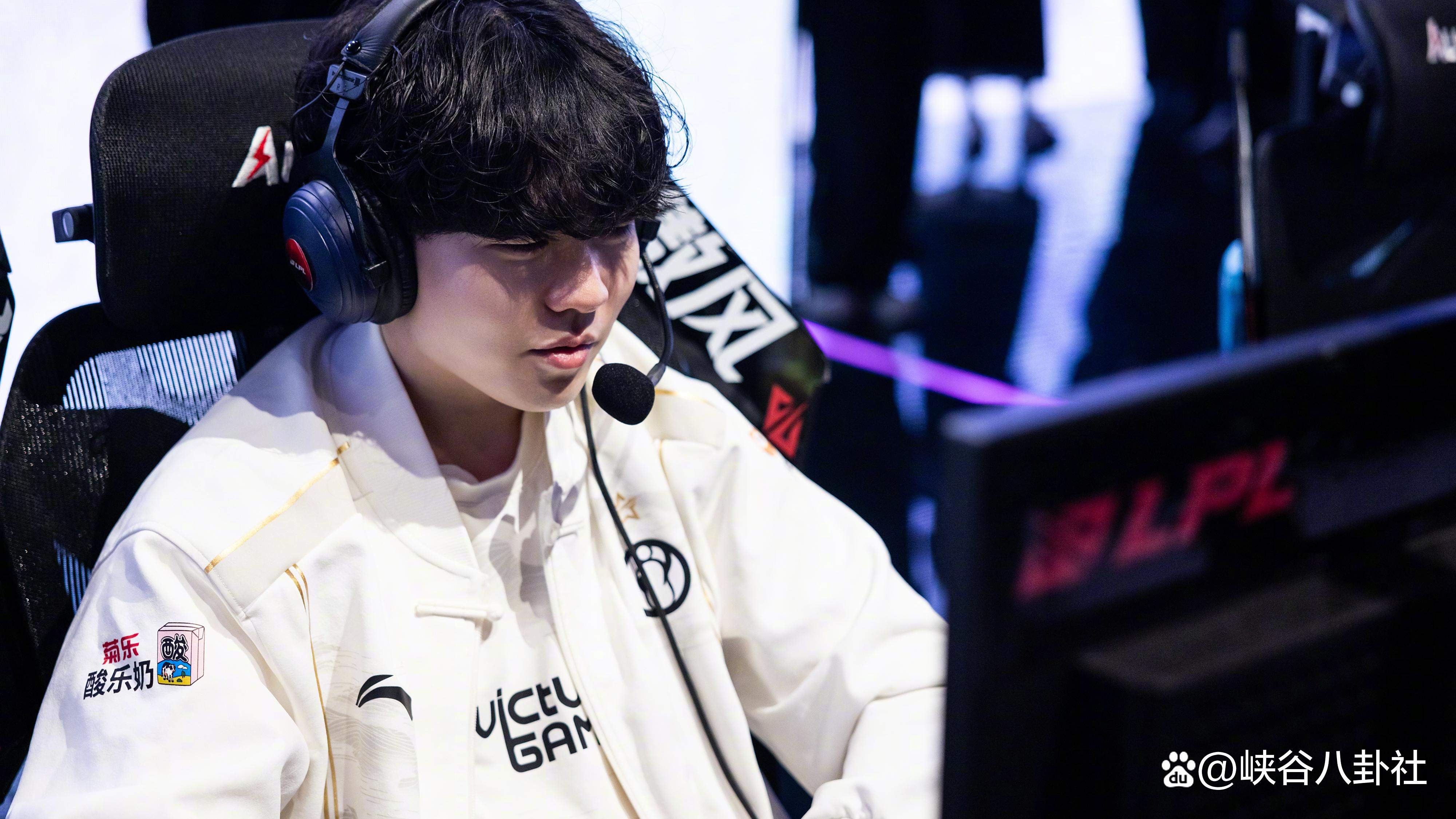 九游体育官网-Rookie重要时刻刷新纪录，MAD带队取胜！-九游体育官网