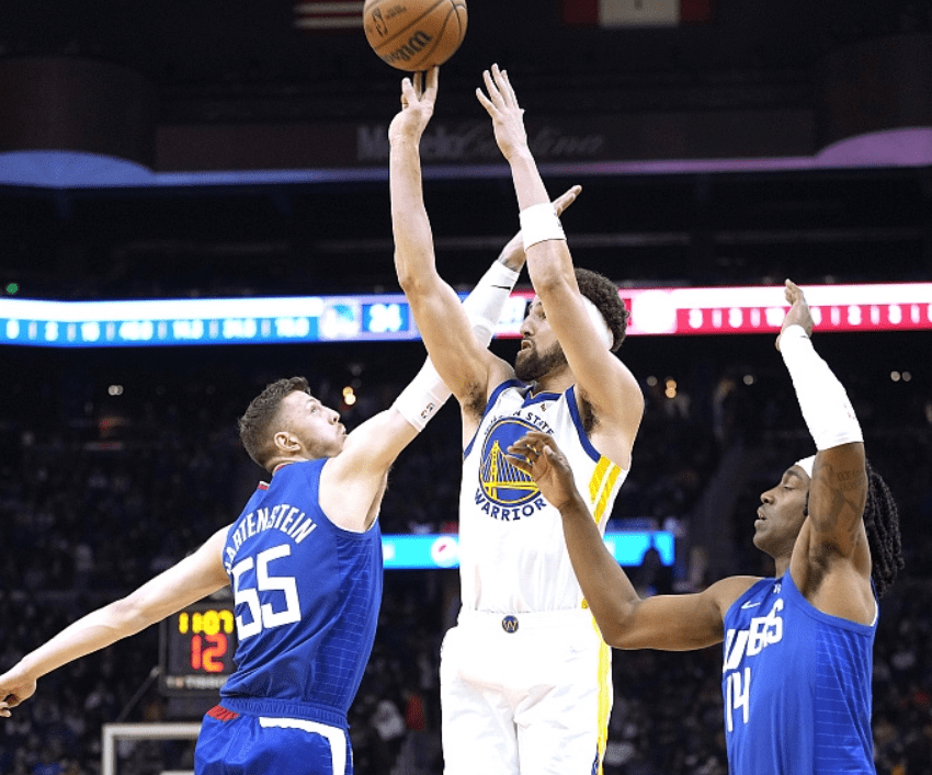 九游体育官网-巴塞罗那带队取胜！，浓眉哥重要时刻重要助攻比赛高潮迭起-九游体育官网