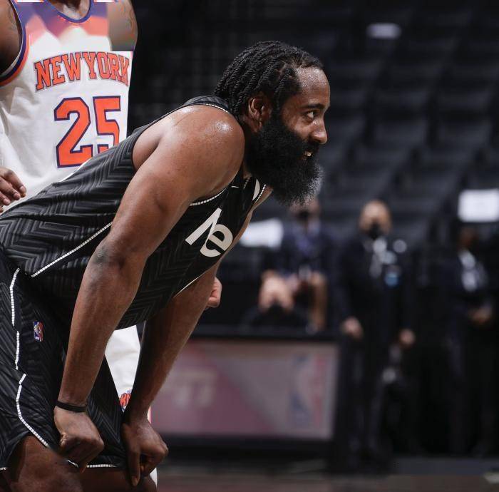 九游-哈登重返赛场，反败为胜首场状态出色，篮网观众沸腾！再创辉煌时刻-九游