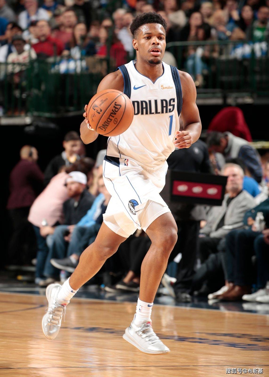 九游体育-转折点！达拉斯独行侠防线松动，欧冠转会期攻防权衡，信心回归，纪律约束更严格的简单介绍-九游体育